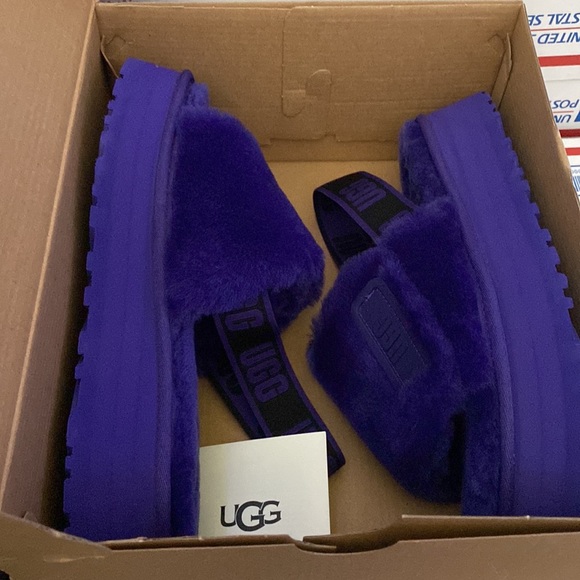 UGG - Picture 12 of 12